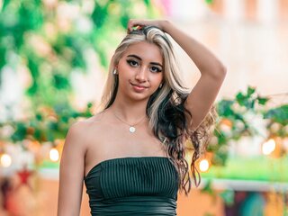 BellaWarson nude amateur