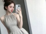 JeanneJie shows naked
