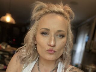 KatCallie shows pictures